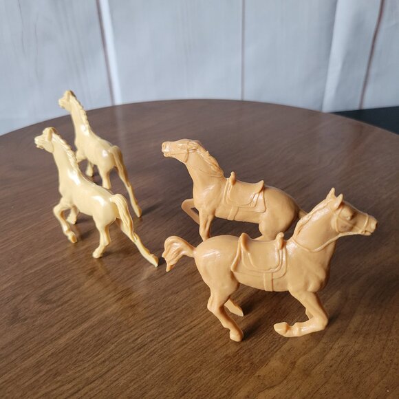 Vintage 1960’s Toy Plastic Horse Figure Set of 4, Tan - Picture 3 of 8